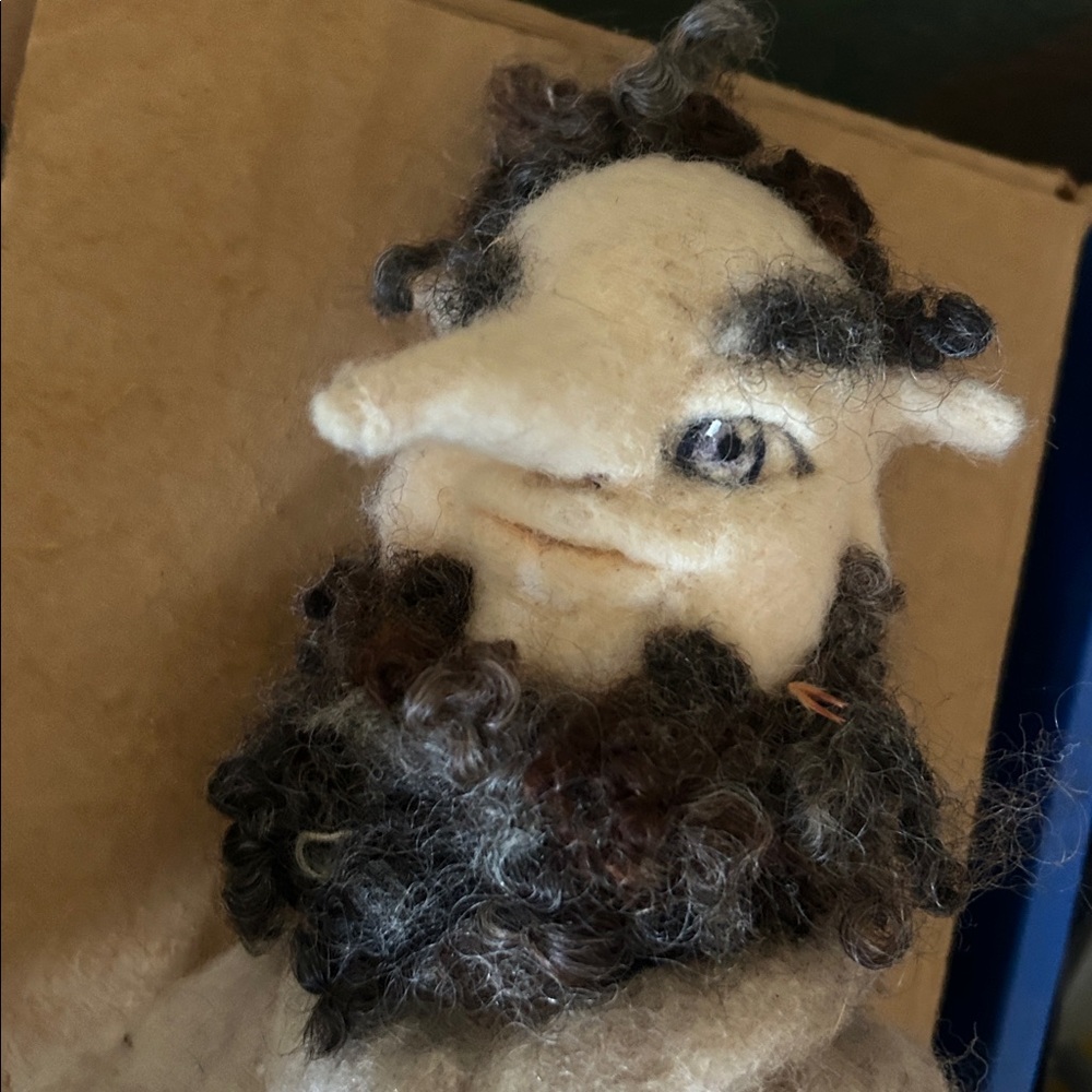 Handcrafted Felted Wool Figurines/ Alice in Wonderland:: mad Hatter & ??? - Picture 5 of 7